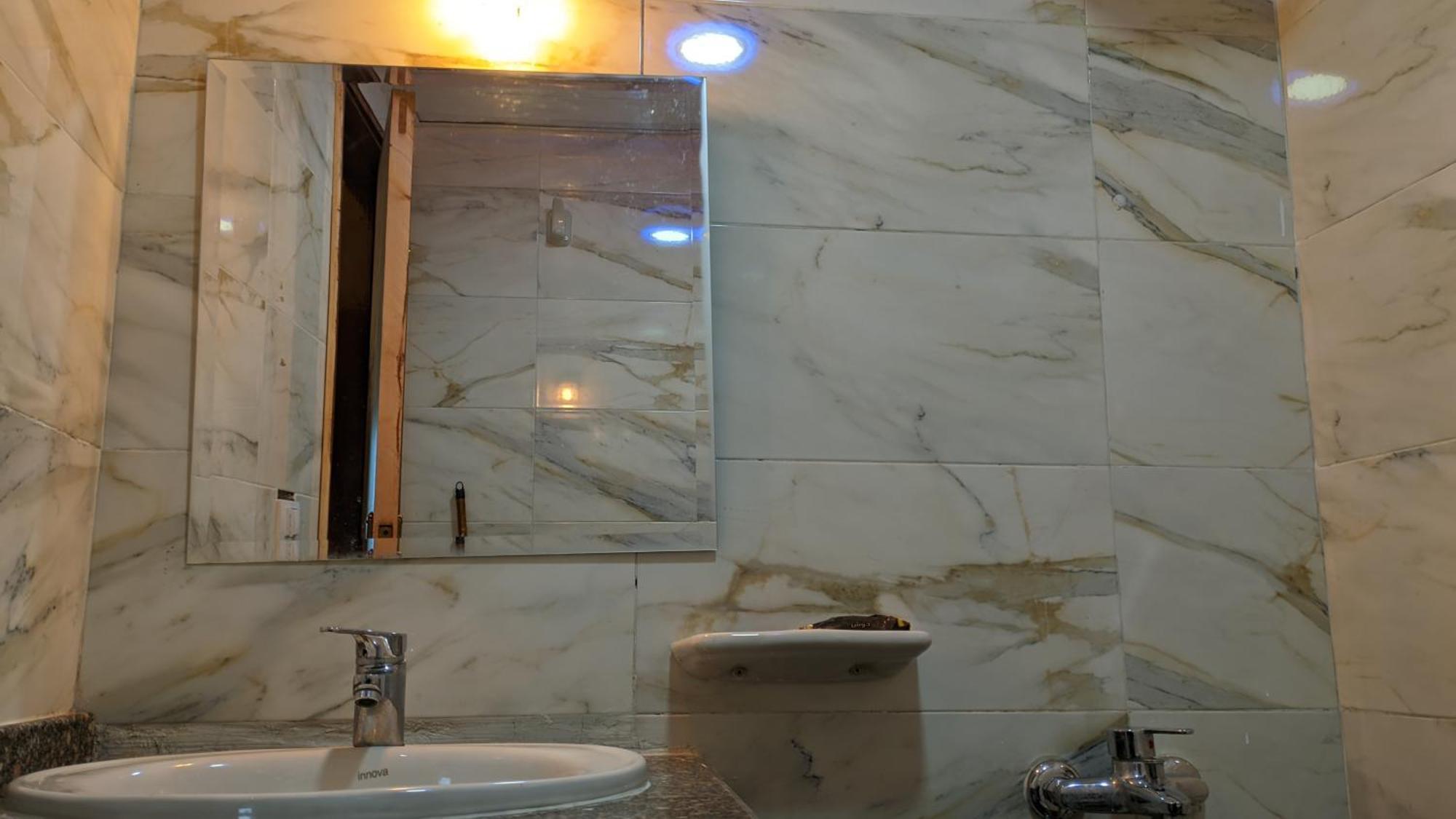 Hotel Royal Crown عائلات فقط
