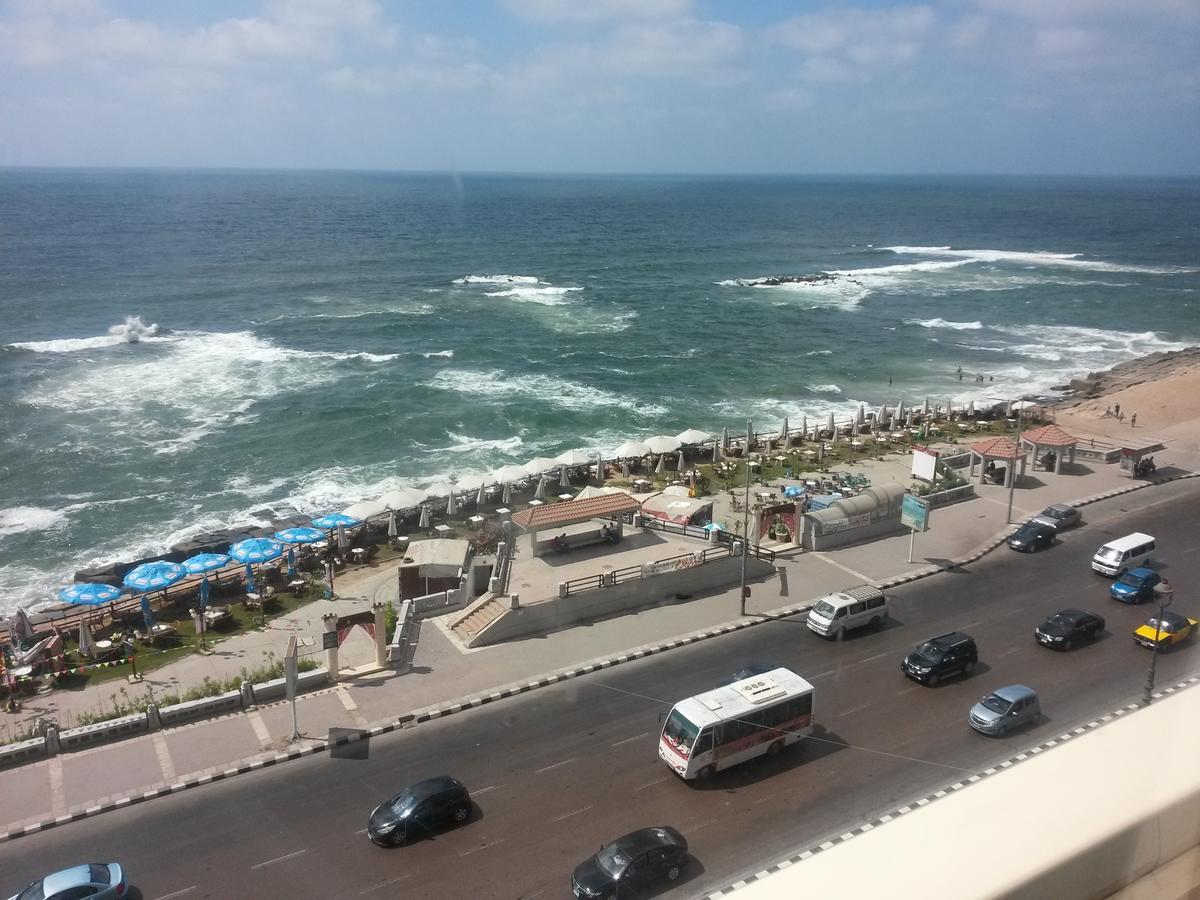 Royal Crown عائلات فقط 3*